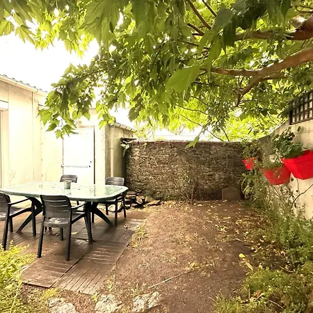 Holiday home L'octroi-maison Au Calme Avec Jardin Nantes